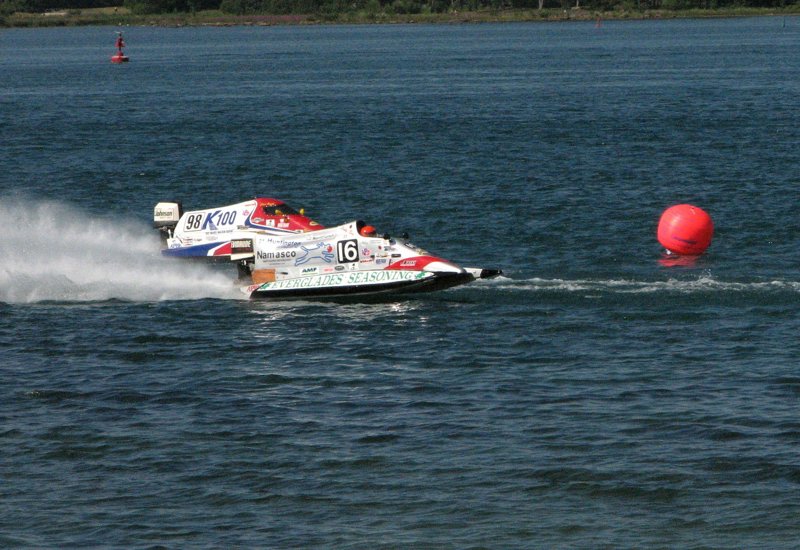 F3 Final-Reno passing Heath.jpg